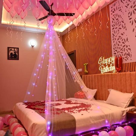 The Apple Tree Hotel Indore Buitenkant foto