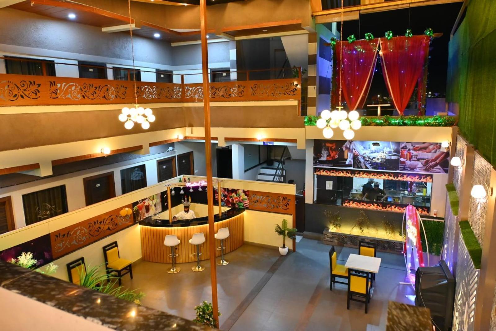 The Apple Tree Hotel Indore Buitenkant foto