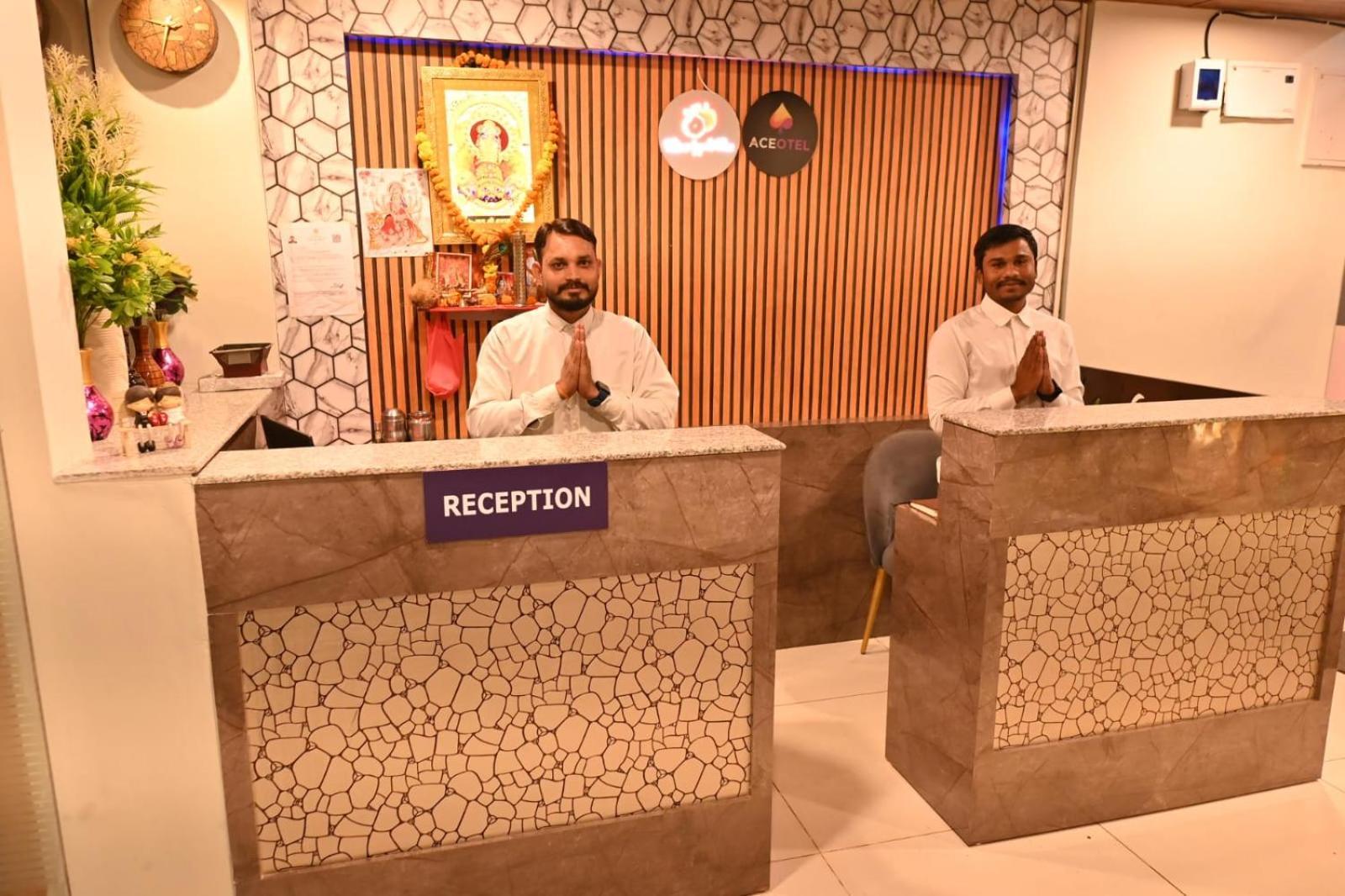 The Apple Tree Hotel Indore Buitenkant foto